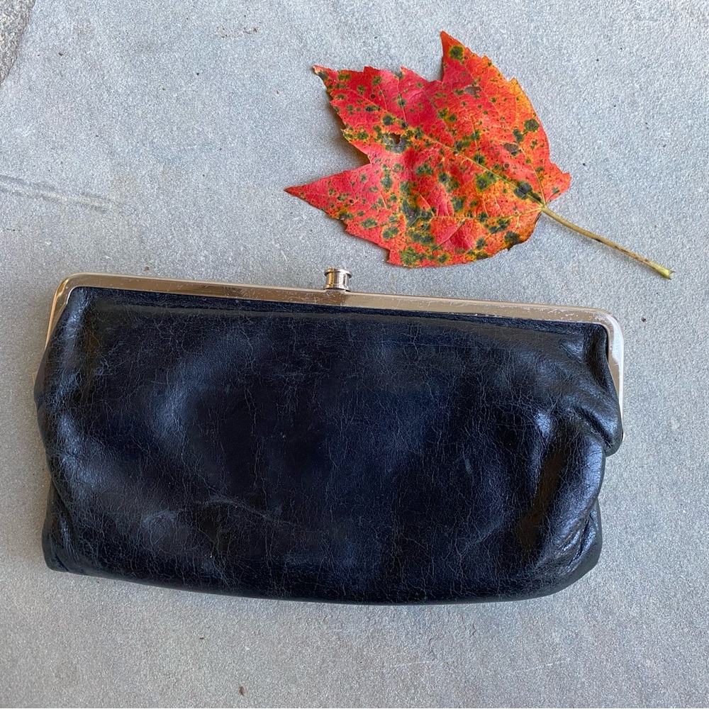 Hobo Lauren clutch Large wallet black leather has 2 kiss clasps